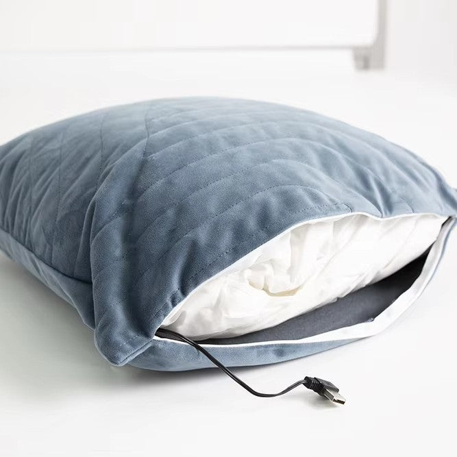 Bordeaux putetrekk i polyester med geometrisk honningkake-mønster. Moderne stil.