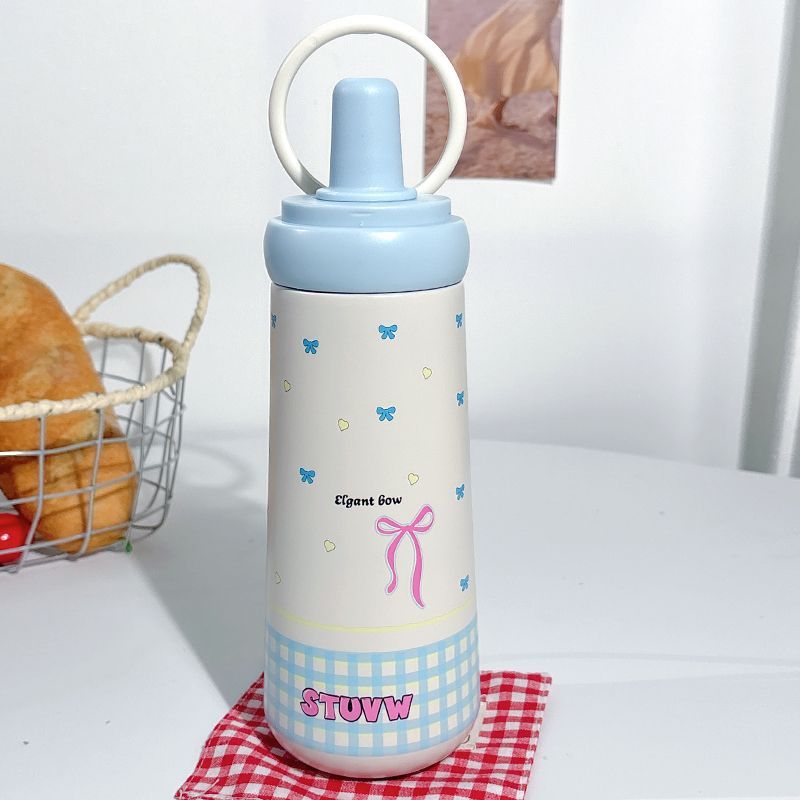Elegant 600 ml drikkeflaske for dame med sløyfedesign, perfekt for hydrering og trening. BPA-fri plast.