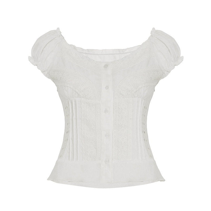 Nydelig romantisk slimfit damebluse med blondeermer og elegant V-hals, perfekt for både vår og sommer.