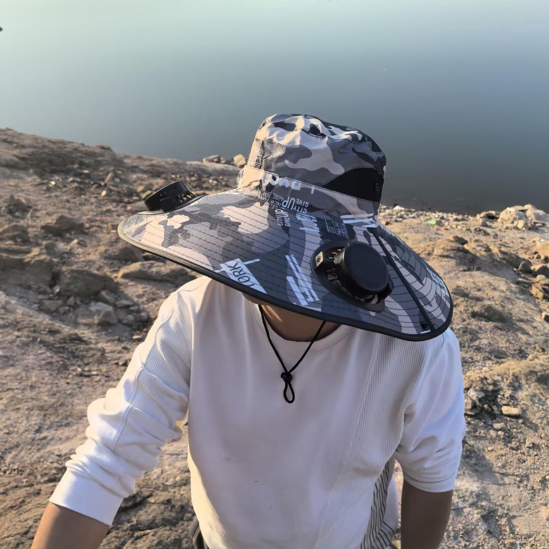 Unisex ventilert solhatt med vifter for optimal kjøling og UV-beskyttelse, perfekt for varme dager utendørs.