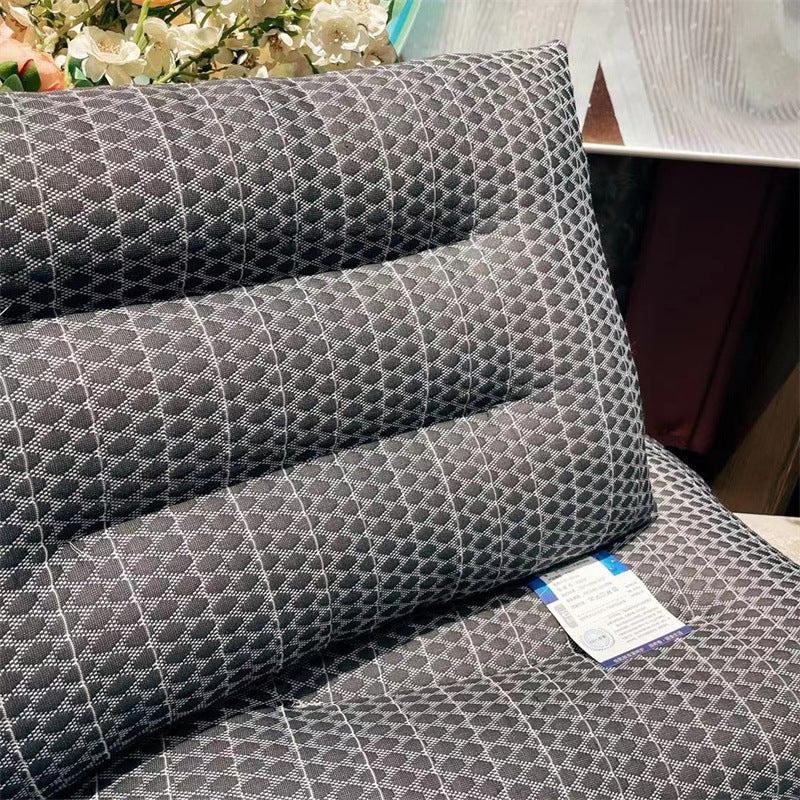 Vaskbar ergonomisk pute i grått for kvinner. Sikrer optimal nakke- og hodestøtte for et sunt sovemiljø.