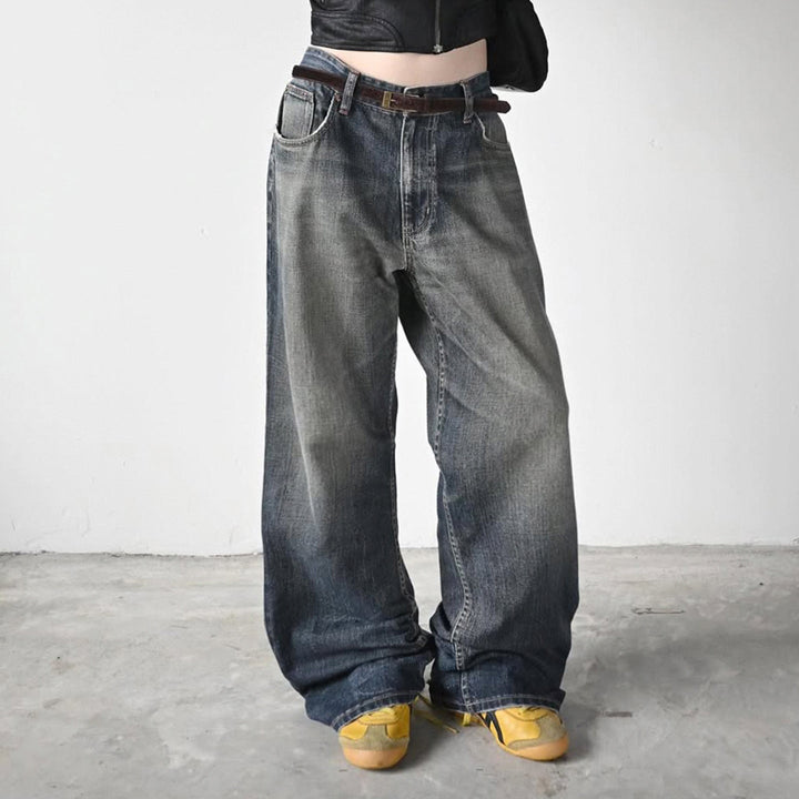 Stilrene blå denim jeans med høy midje og avslappet passform, ideell for vår- og sommerbruk.