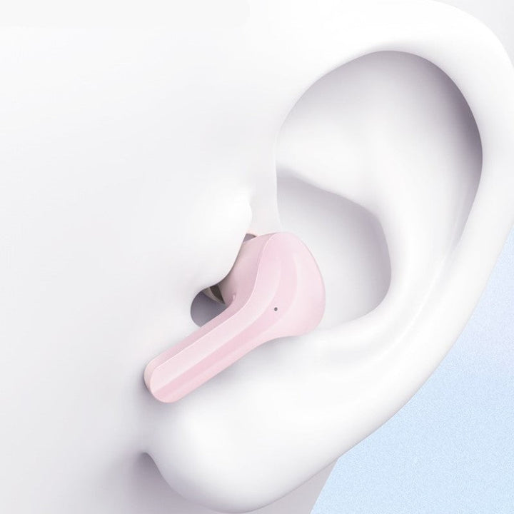 Pakke med trådløse Bluetooth-ørepropper og ladeetui, klar til bruk.