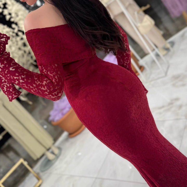 Lang elegant off-shoulder festkjole for dame, perfekt som kveldskjole eller gallakjole.