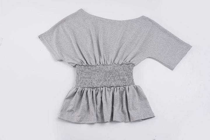 Dame topp, casual med elegant volangkant og elastisk linning. Perfekt for en komfortabel og stilig hverdag.