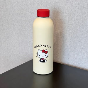 Bærbar 900 ml drikkeflaske i rustfritt stål med sjarmerende hundemotiv. Holder drikken varm/kald.