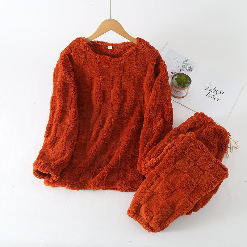 Rutete vinter pyjamassett for kvinner, et komfortabelt og varmt valg for loungewear og nattøy.