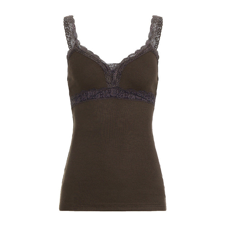 Motebrun stroppetopp med feminine volanger og blonder. En trendy sommertopp og vårklær for damer.