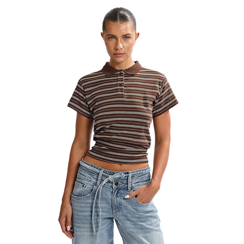 Moteriktig stripete kortermet skjorte til dame. Allsidig topp som passer til både jeans og skjørt.