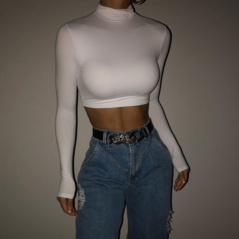 Elegant hvit cropped topp med ståkrage og lange ermer, perfekt for fest eller hverdag.