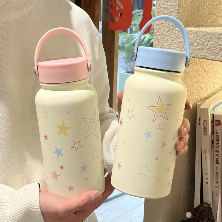 Isolert drikkeflaske for kvinner, 900ml, med lekent stjernemotiv. Perfekt for sport, kontor og skole. BPA-fri.