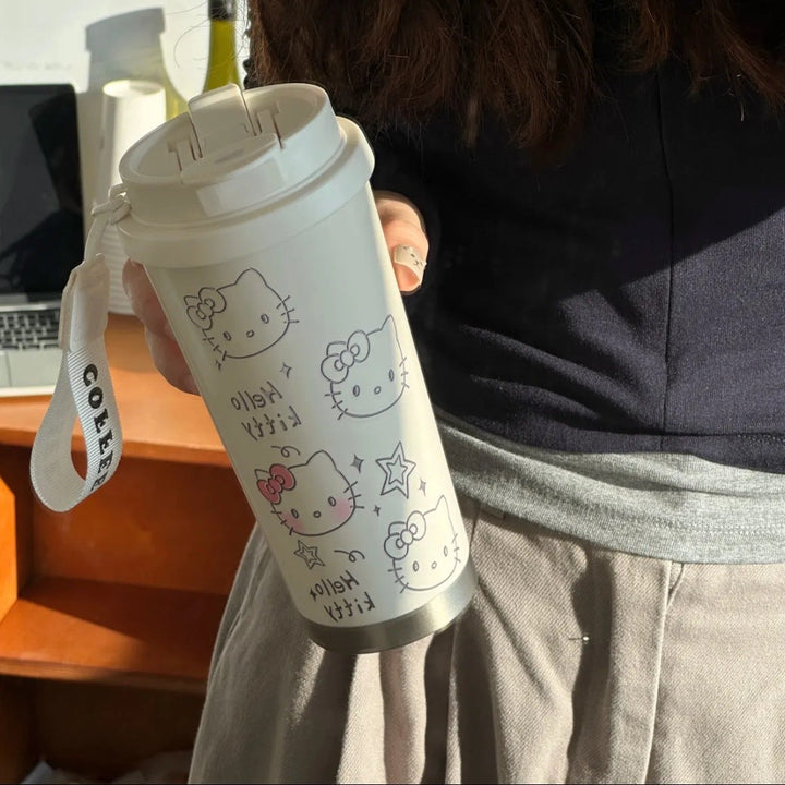 Hello Kitty isolert drikkekopp for damer, 500 ml. Søt reisekopp i plast, ideell for drikke.