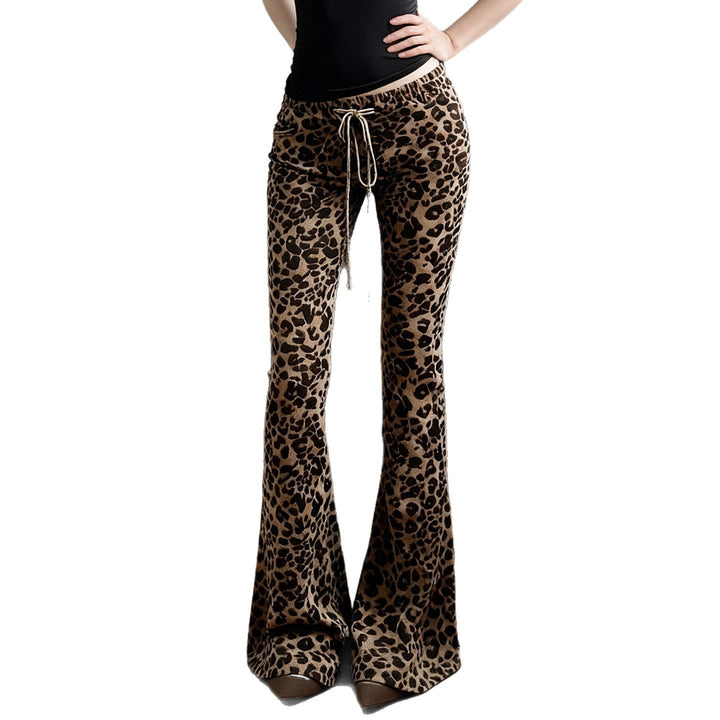 Flared damebukser i mykt stoff med elegant leopardmønster. Ideelle komfortable bukser for en moderne look.