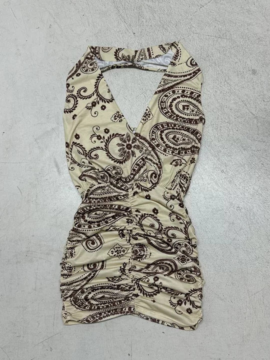 Dame minikjole med elegante draperinger, passer som både sommerkjole og festkjole.