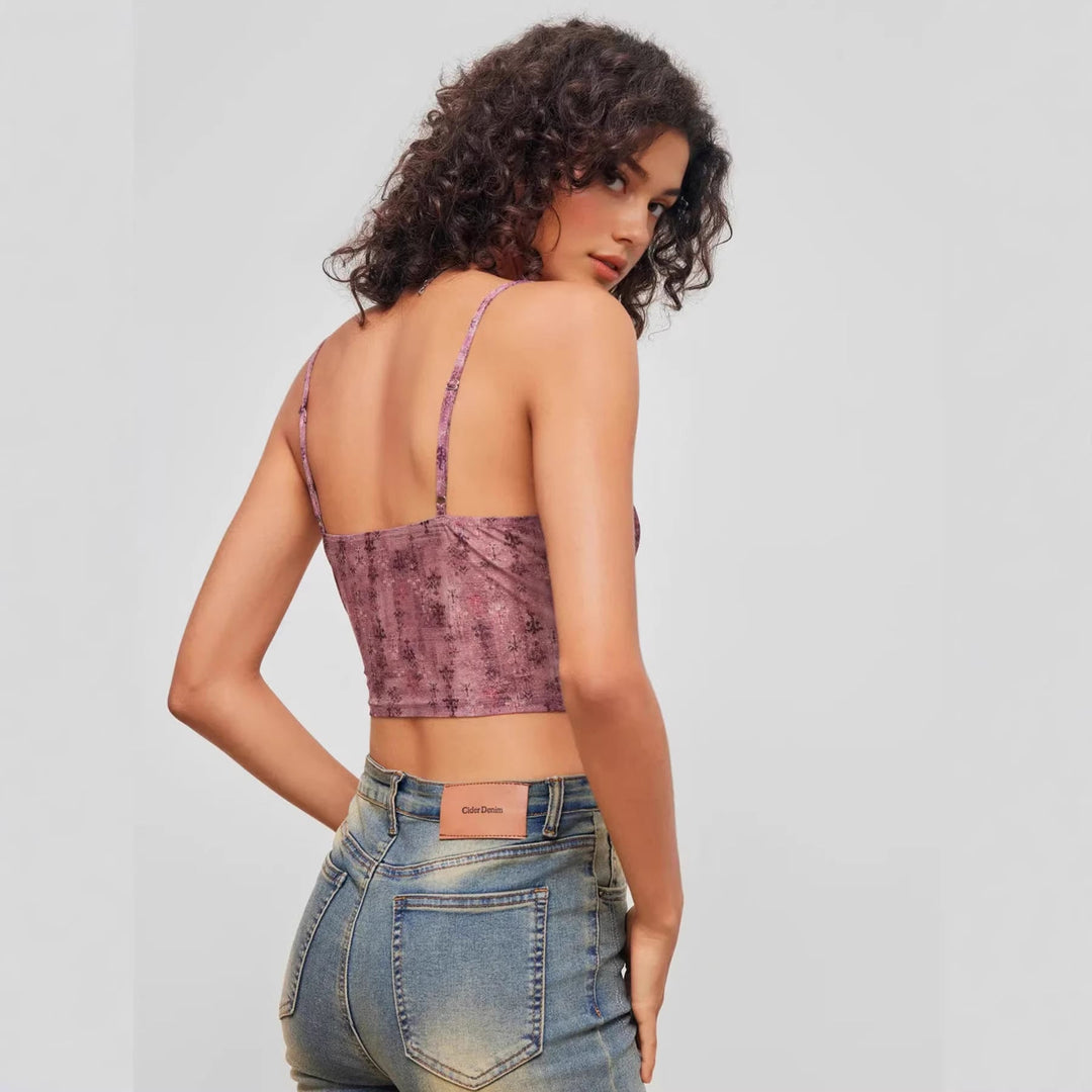 Allsidig damebluse med volanger, like perfekt som elegant festtopp eller casual sommerstil.