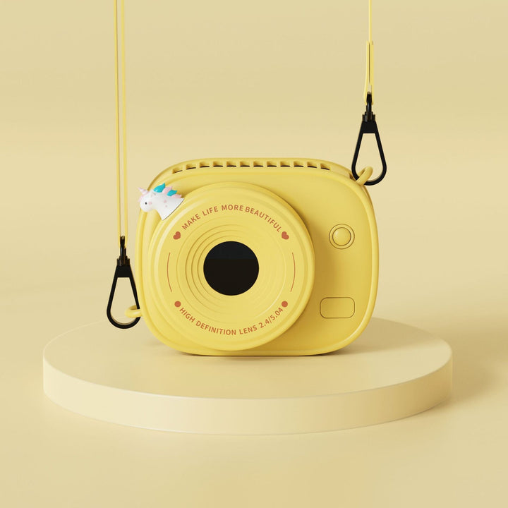 Retro gul dame øyeblikkskamera. Ideell gave for å fange minner og øyeblikk. Perfekt for fotoentusiaster.