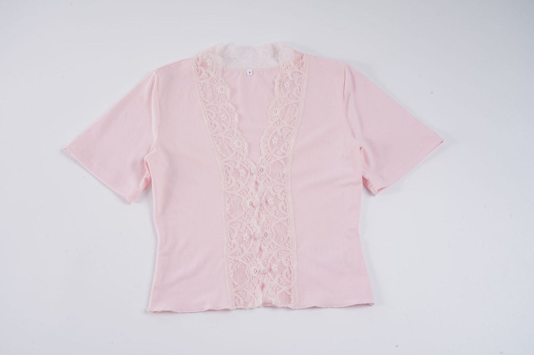 Kvinner elegant svart spissetopp. Moderne design, perfekt som festtopp, kontorstil eller hverdagstopp. Feminin look.