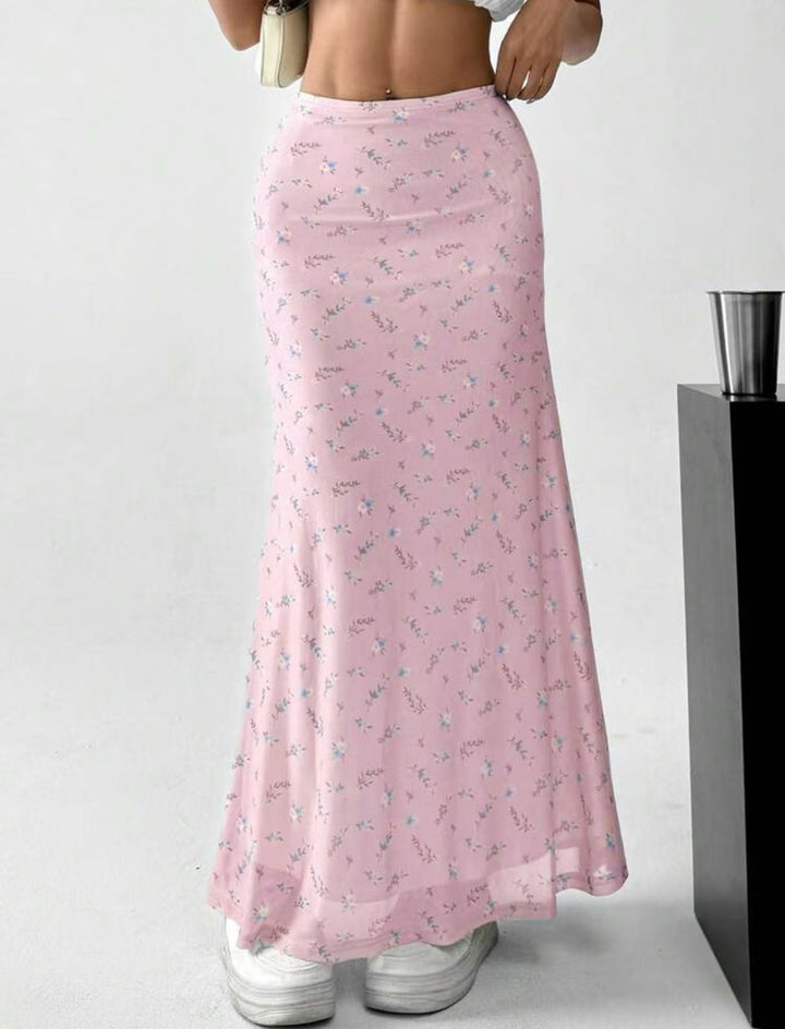 Feminint maxiskjørt med blomsterprint og et mykt flytende snitt, perfekt som et elegant sommerskjørt for damer.