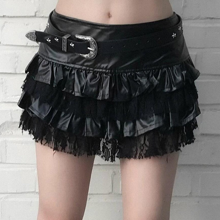 Komfortabelt svart miniskjørt for kvinner med volanger. En feminin og elegant stil.