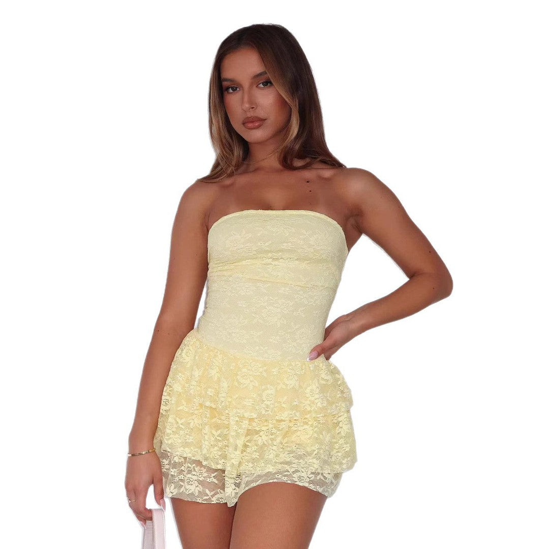 Dame topp med rysjer og off-shoulder snitt, elegant stil for sommermote og festlige anledninger.