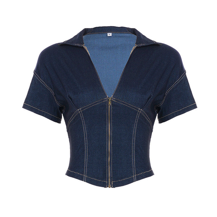 Stilren dame denimjakke, kortermet med glidelås. En moteriktig glidelåsjakke for sommeren.