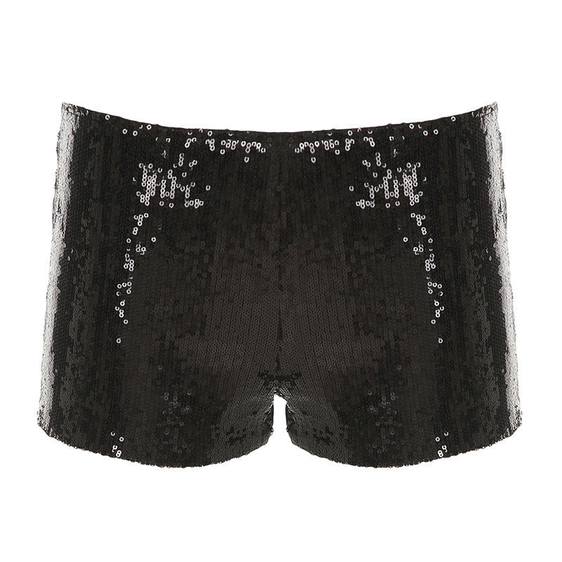 Dame shorts, figurnær passform, svart farge, med dekorative nagler og romslige sidelommer vist fra siden.