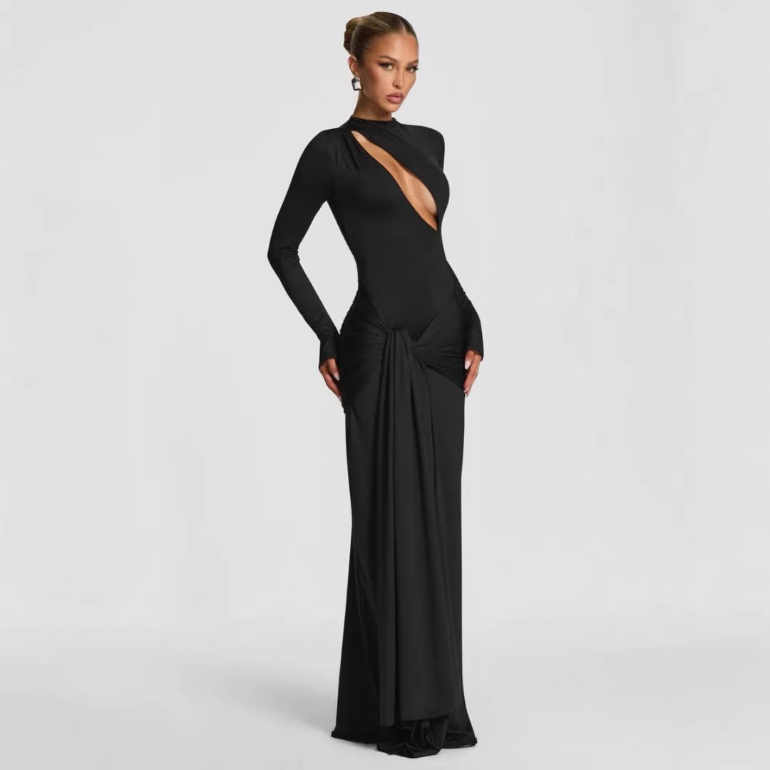 Elegant dame maxikjole med asymmetrisk utringning og ett-skulder design. Perfekt festkjole for damer.