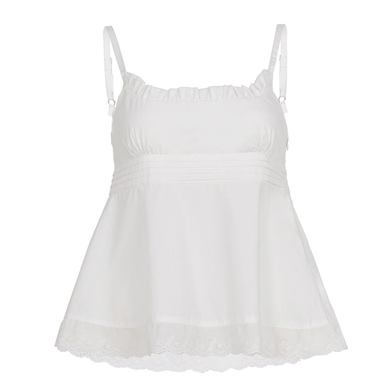 Komfortabel hvit spissetopp til dame, ideell for varme dager. Enkel, elegant og feminin sommertopp.