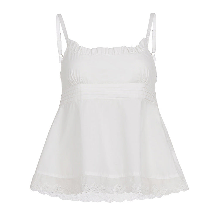 Komfortabel hvit spissetopp til dame, ideell for varme dager. Enkel, elegant og feminin sommertopp.