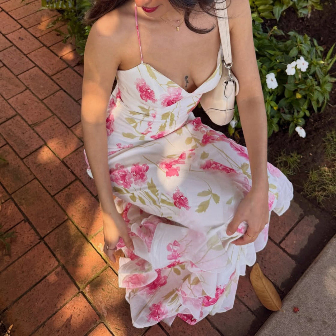 Stilig sommer maxikjole for kvinner. Blomstermønster, tynne stropper for en elegant og avslappet look.