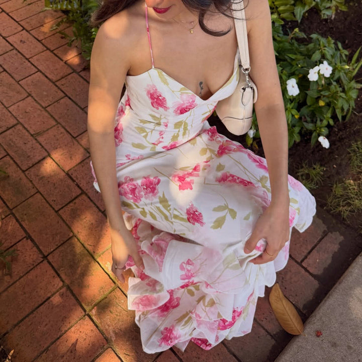 Stilig sommer maxikjole for kvinner. Blomstermønster, tynne stropper for en elegant og avslappet look.