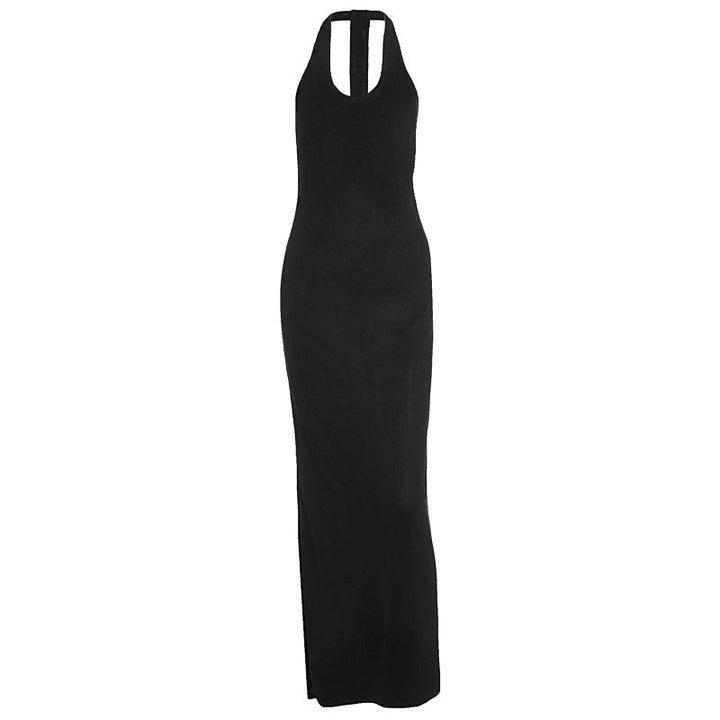 Lang svart elegant damekjole, maxikjole med halterneck. Behagelig figurnær sommerkjole.