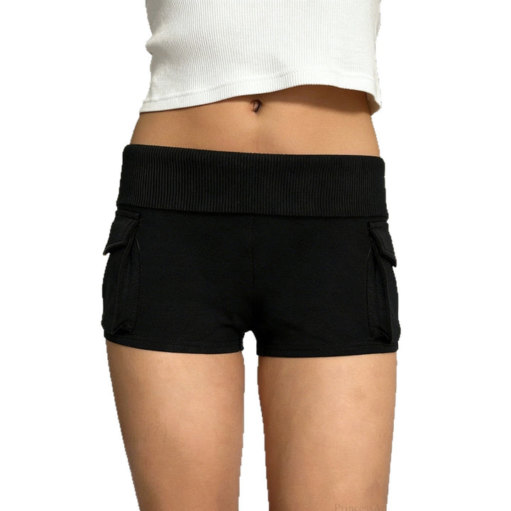 Moderne dame shorts med høy midje og god passform. Praktiske lommer gjør den perfekt for aktiv hverdag.