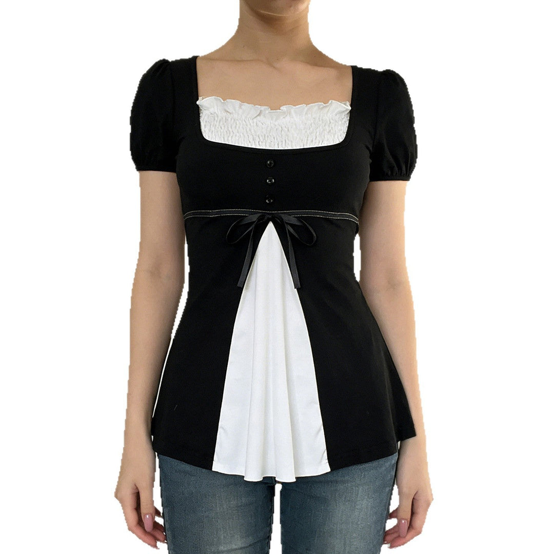 Sommerlig bluse med voluminøse puffermer og lekre sløyfer, en allsidig og elegant overdel.