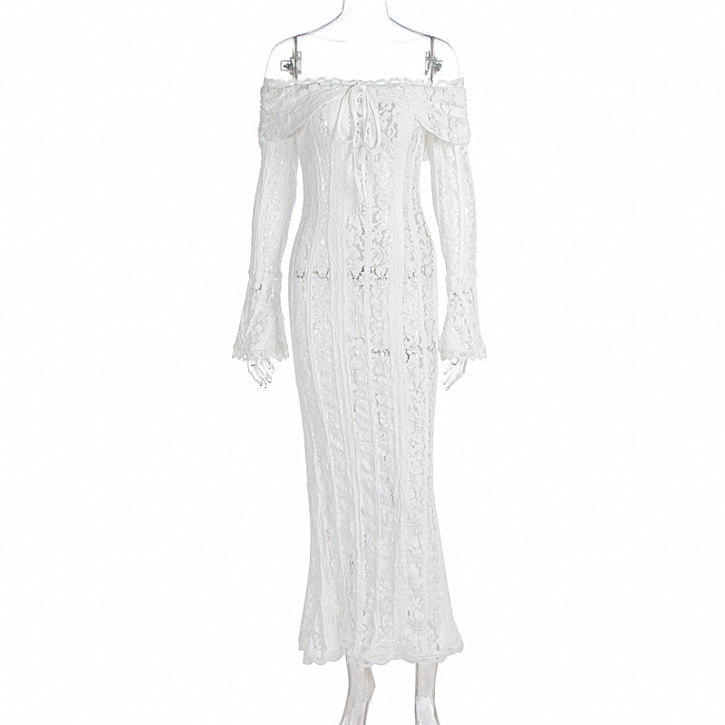 Klassisk svart figurnær festkjole med off-shoulder design. Et tidløst valg for damer.