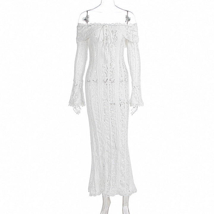 Klassisk svart figurnær festkjole med off-shoulder design. Et tidløst valg for damer.