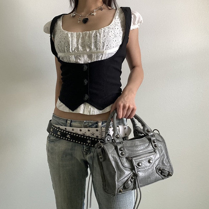 Svart elegant kort topp for kvinner. Tidløs design med knapper for en chic vår- og sommerlook.