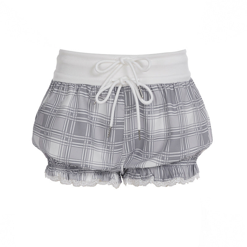 Dame shorts med ruter og blonder, elastisk midje for ultimat komfort som pyjamas eller hjemmetøy.
