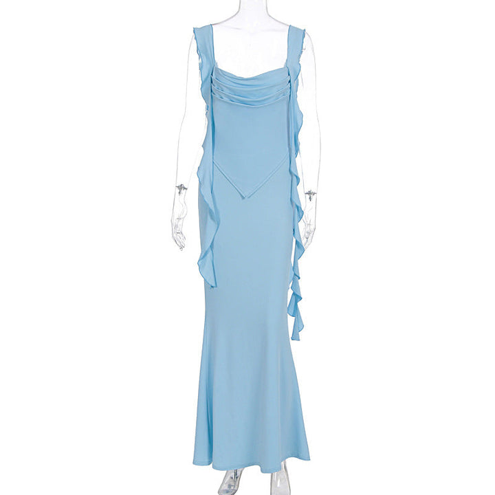 Lett og luftig himmelblå maxikjole med elegante volanger og dyp V-hals, perfekt for sommeren.