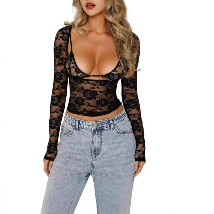 Gjennomsiktig dame topp med dyp V-hals og elegante cut-out detaljer; en perfekt kveldstopp.