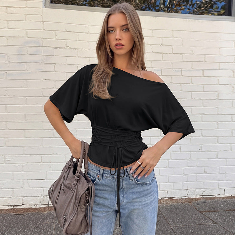 Klassisk one-shoulder topp for damer. Stilrent design som kombinerer komfort med moderne eleganse.