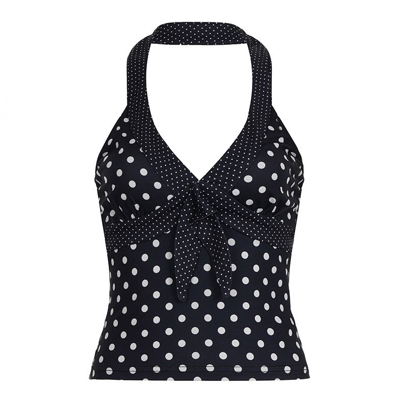 Strandklar prikkete halterneck topp til dame. Snøredetalj gir et elegant preg til sommergarderoben.