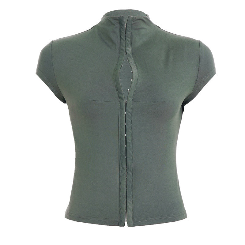 Elegant svart sporty t-skjorte for dame, kortermet med moderne høy hals for komfortabel stil.