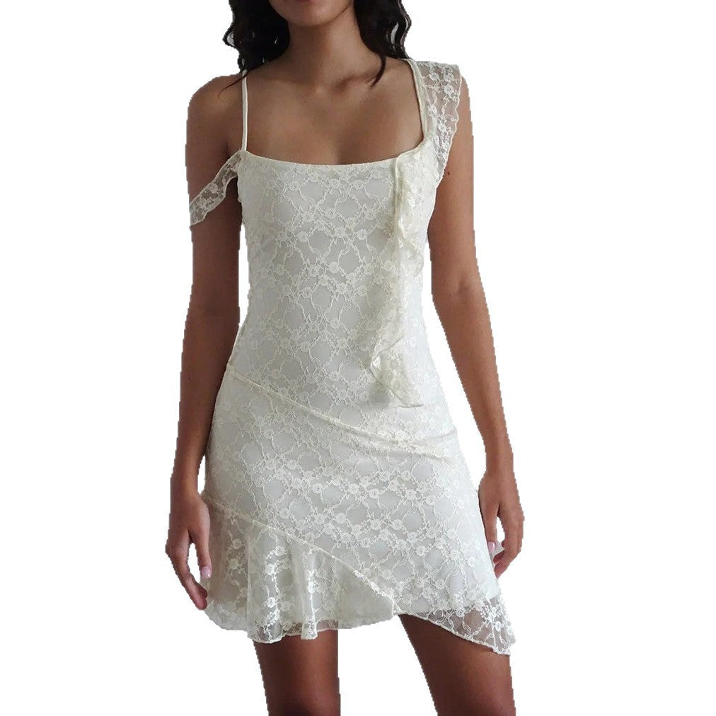Eksklusiv hvit kveldkjole for kvinner, med sofistikert asymmetrisk kant og tidløs, elegant stil til bryllup.