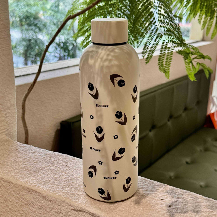 Grønn isolert drikkeflaske, 500ml, med elegant blomstermønster for dame. Miljøvennlig termos.