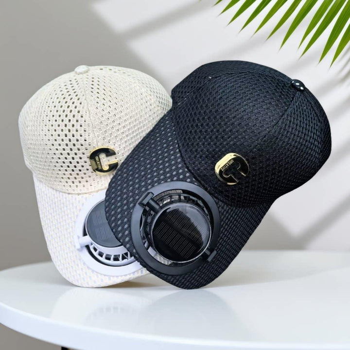 Blå viftecaps med oppladbar USB-vifte, ideell for sport, fotturer og solbeskyttelse.