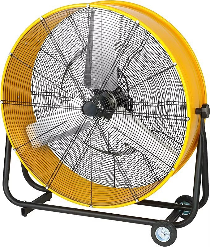 Stor, kraftig industrivifte for effektiv ventilasjon og kjøling i kommersielle og utendørs omgivelser.