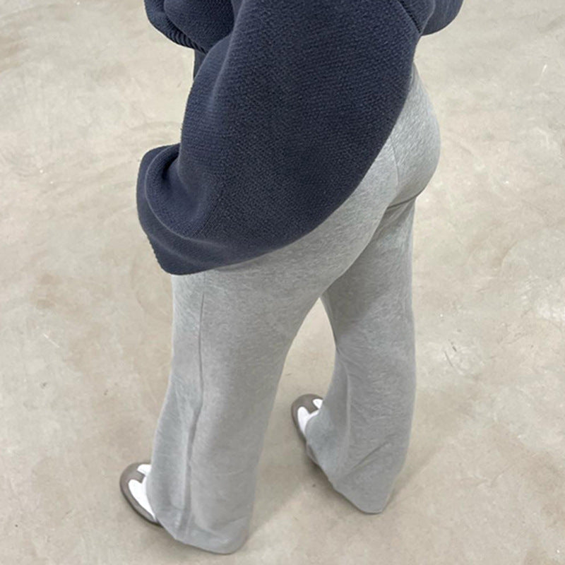 Grå dame fritidsbukse, utsvingte sweatpants med justerbar midje. Ideell aktivitetsbukse for komfort og stil.