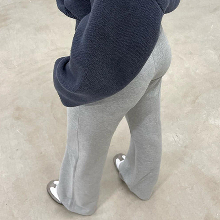 Grå dame fritidsbukse, utsvingte sweatpants med justerbar midje. Ideell aktivitetsbukse for komfort og stil.
