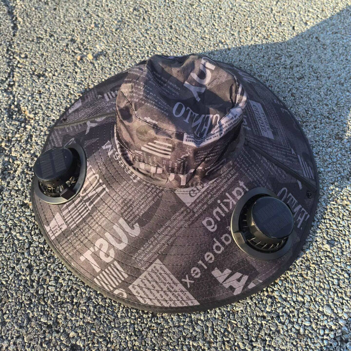 Slitesterk unisex solhatt med innebygd vifte og bred brem, ideell for sommerens utendørsarbeid.